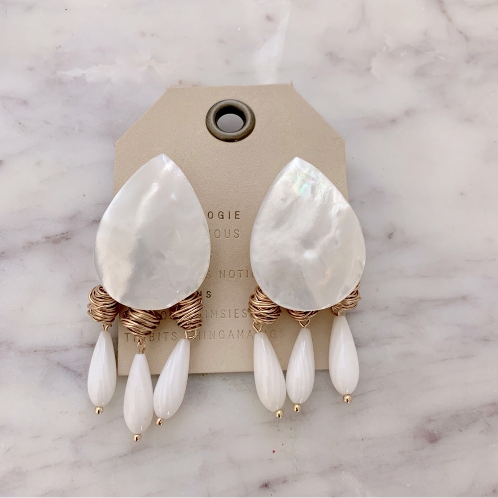 🤍 ANTHROPOLOGIE Stone Teardrop Chandelier White Mother of Pearl Earrings